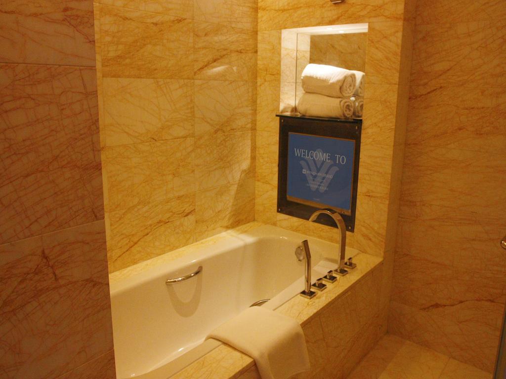 Hotel Wyndham Grand Plaza Royale Oriental 5*
